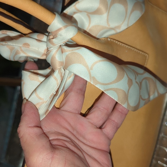 Coach 1941 Butterscotch Leather purse with Coach twilly Year Feb 2009 - Picture 12 of 12